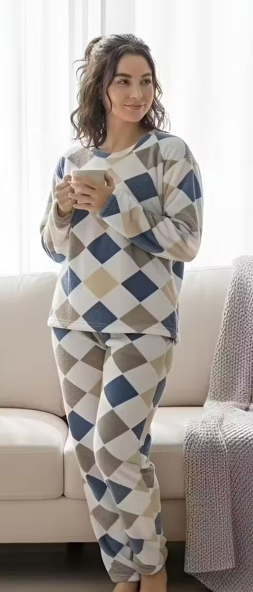 StyleNindia Women's Fuzzy Print Fleece Nightsuit Set | Cozy Winter Printed Night Suit for Ladies (Blue & Beige Argyle)